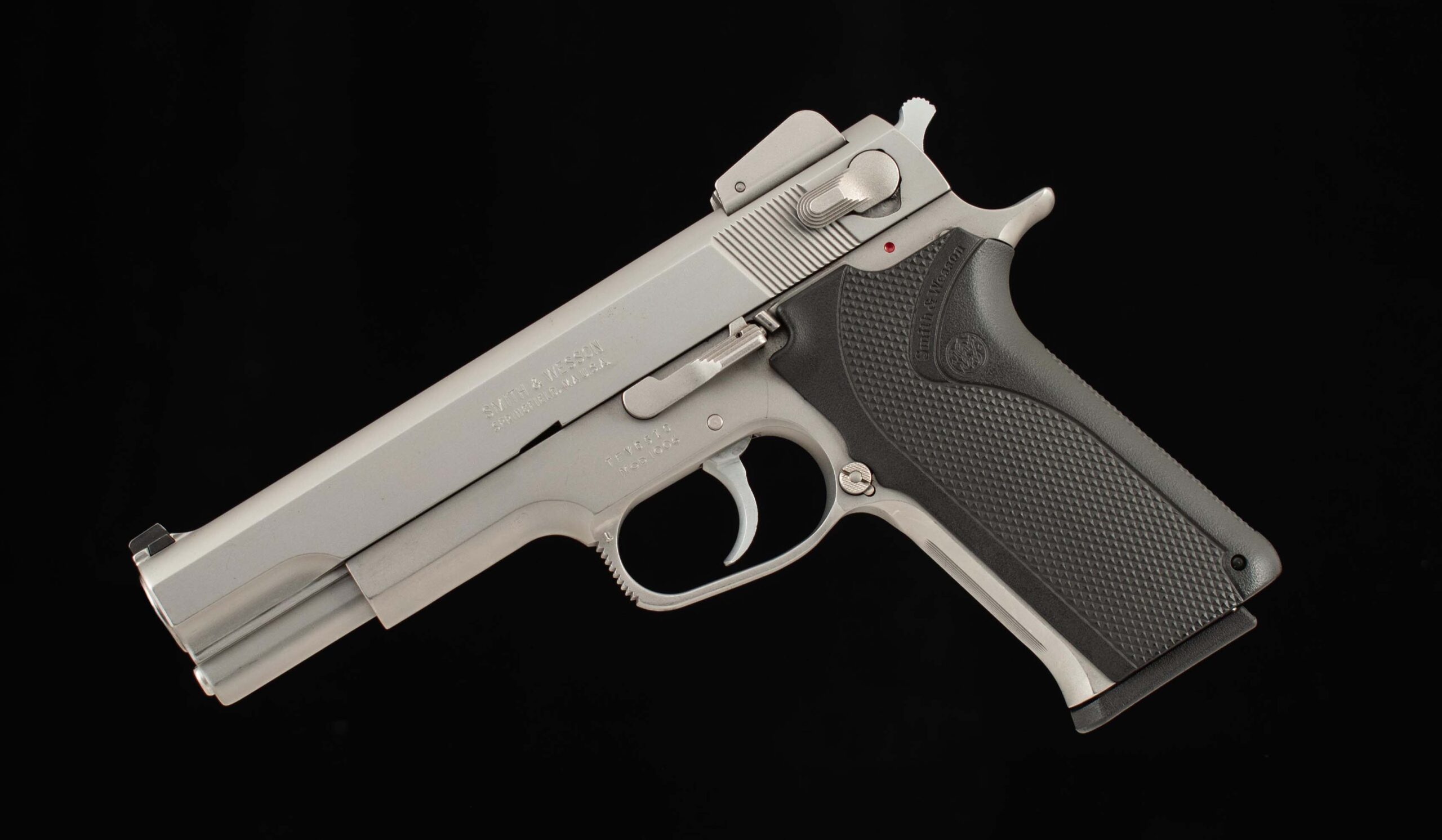 Smith & Wesson Model 1006 10mm – 1990, 9+1, PROTECTED SIGHTS
