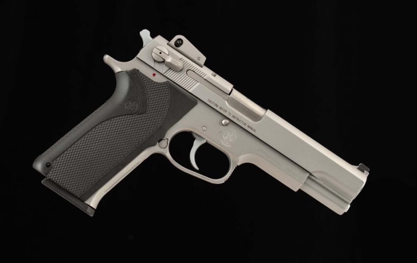 Smith & Wesson Model 1006 10mm – 1990, 9+1, PROTECTED SIGHTS