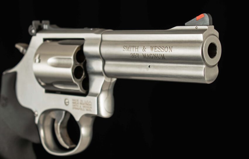 Smith & Wesson Model 686-6, .357MAG - ORIGINAL CASE, 99%+, MIRROR BORE