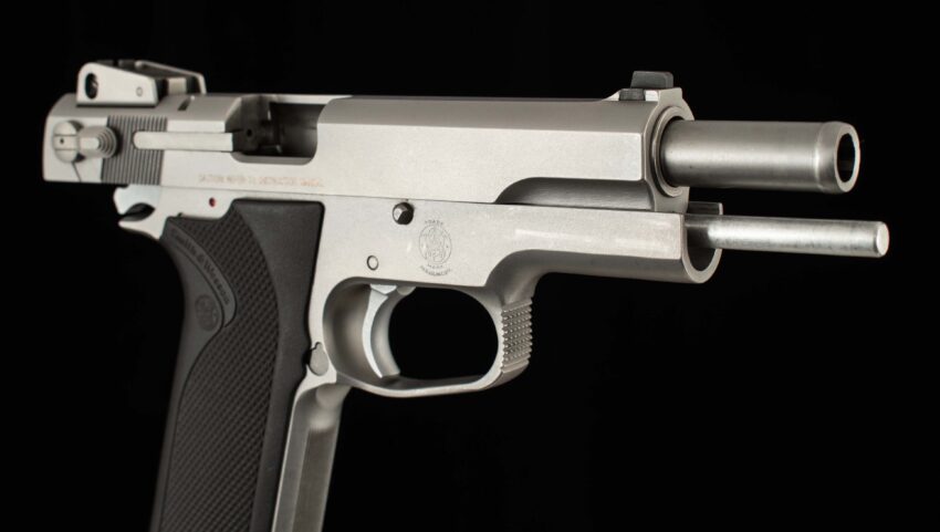 Smith & Wesson Model 1006 10mm – 1990, 9+1, PROTECTED SIGHTS