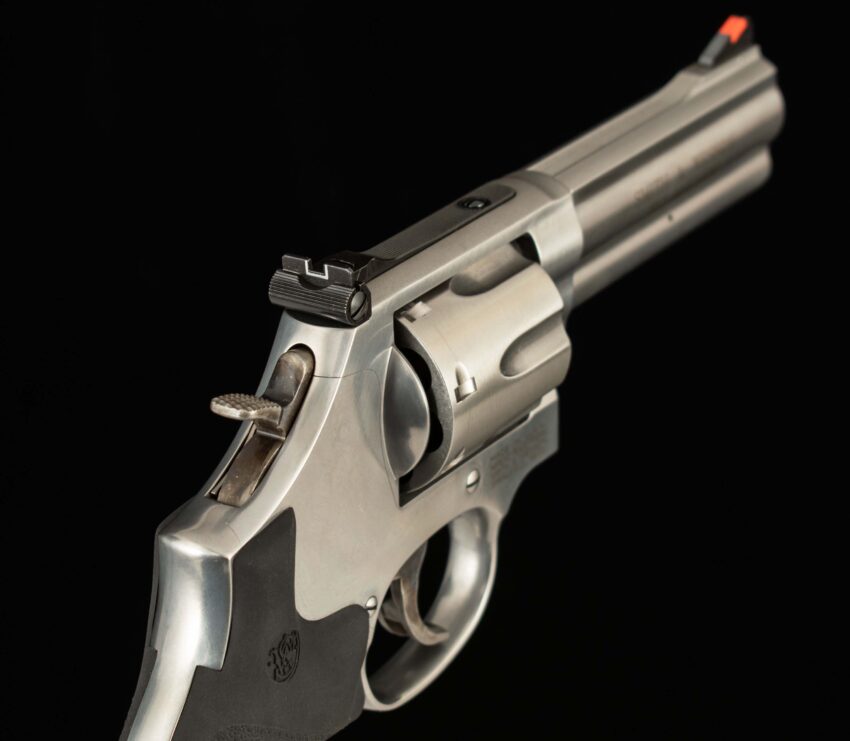 Smith & Wesson Model 686-6, .357MAG - ORIGINAL CASE, 99%+, MIRROR BORE