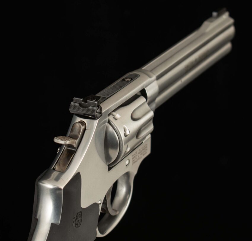 Smith & Wesson Model 617-6, .22LR - MIRROR BORE, 99% FACTORY, CASED