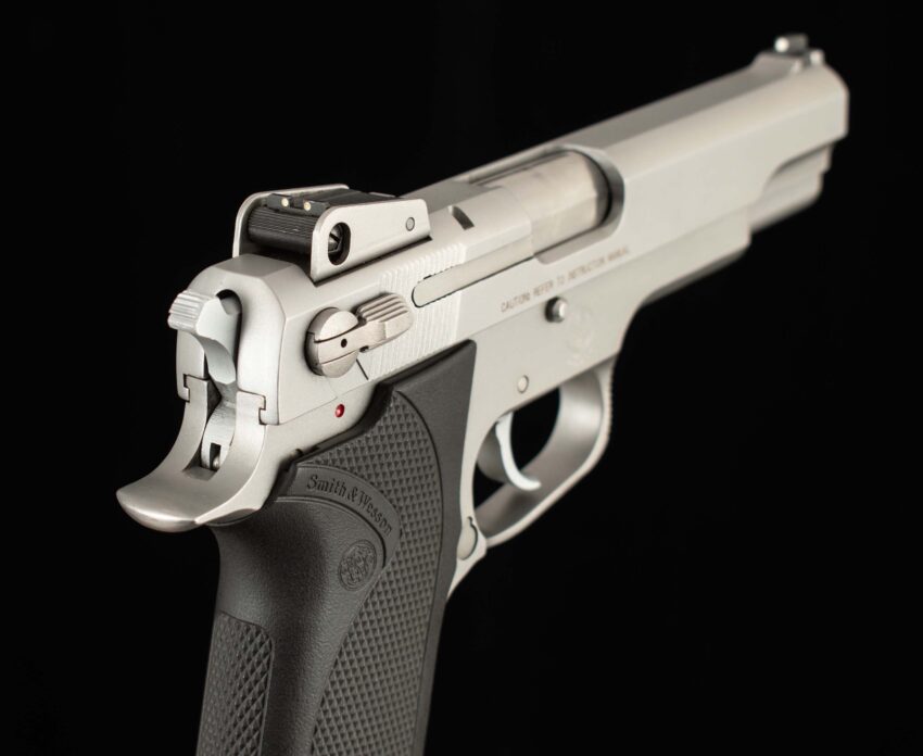 Smith & Wesson Model 1006 10mm – 1990, 9+1, PROTECTED SIGHTS
