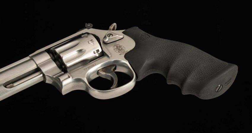 Smith & Wesson Model 617-6, .22LR - MIRROR BORE, 99% FACTORY, CASED