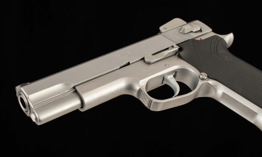 Smith & Wesson Model 1006 10mm – 1990, 9+1, PROTECTED SIGHTS