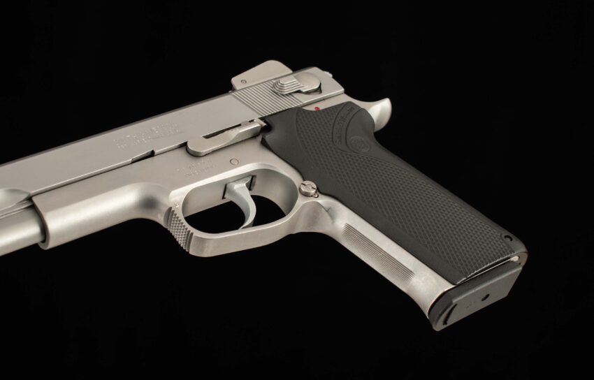 Smith & Wesson Model 1006 10mm – 1990, 9+1, PROTECTED SIGHTS