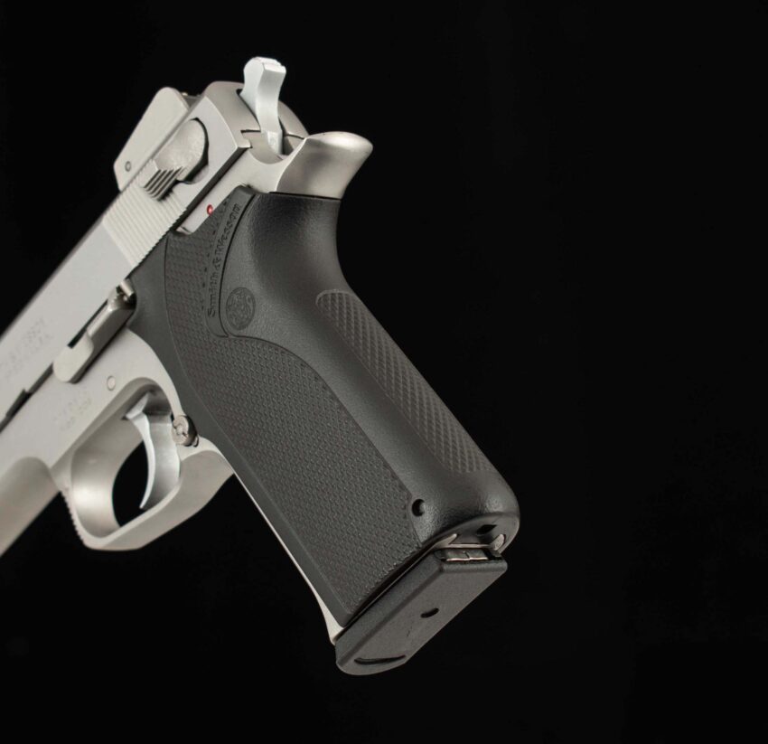 Smith & Wesson Model 1006 10mm – 1990, 9+1, PROTECTED SIGHTS