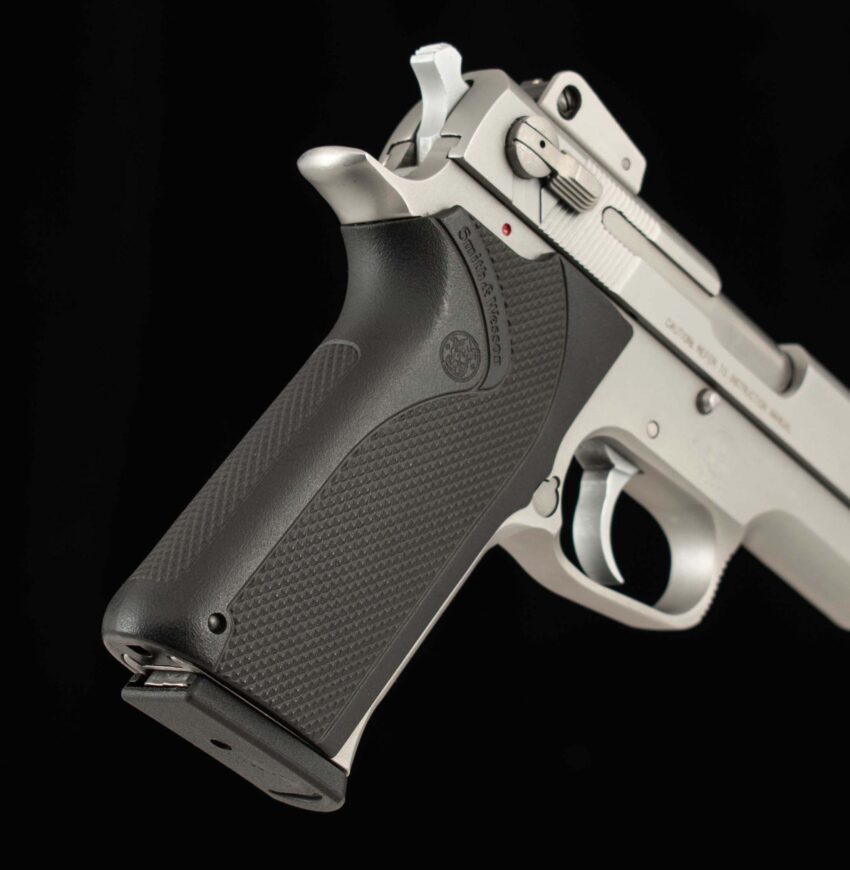 Smith & Wesson Model 1006 10mm – 1990, 9+1, PROTECTED SIGHTS