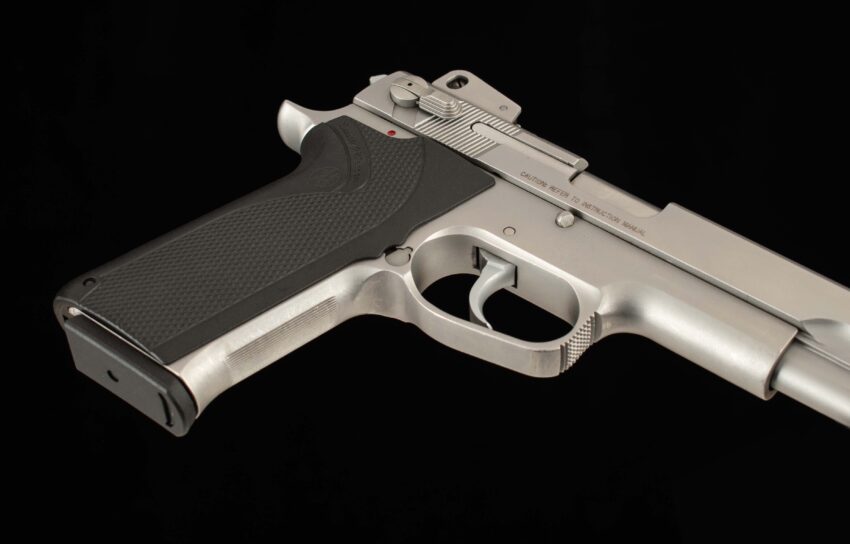 Smith & Wesson Model 1006 10mm – 1990, 9+1, PROTECTED SIGHTS
