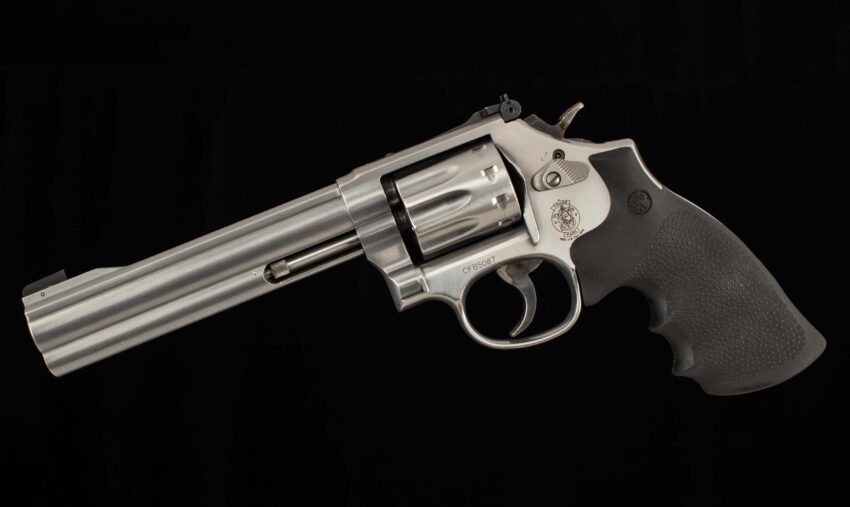 Smith & Wesson Model 617-6, .22LR - MIRROR BORE, 99% FACTORY, CASED